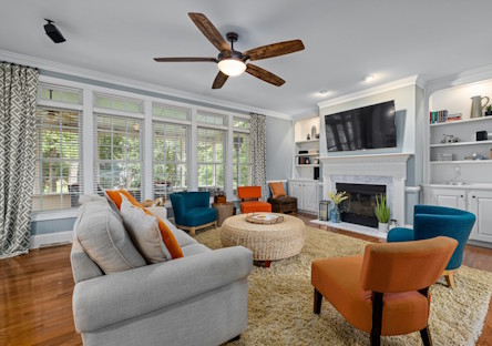 Clean and well maintained home interior.